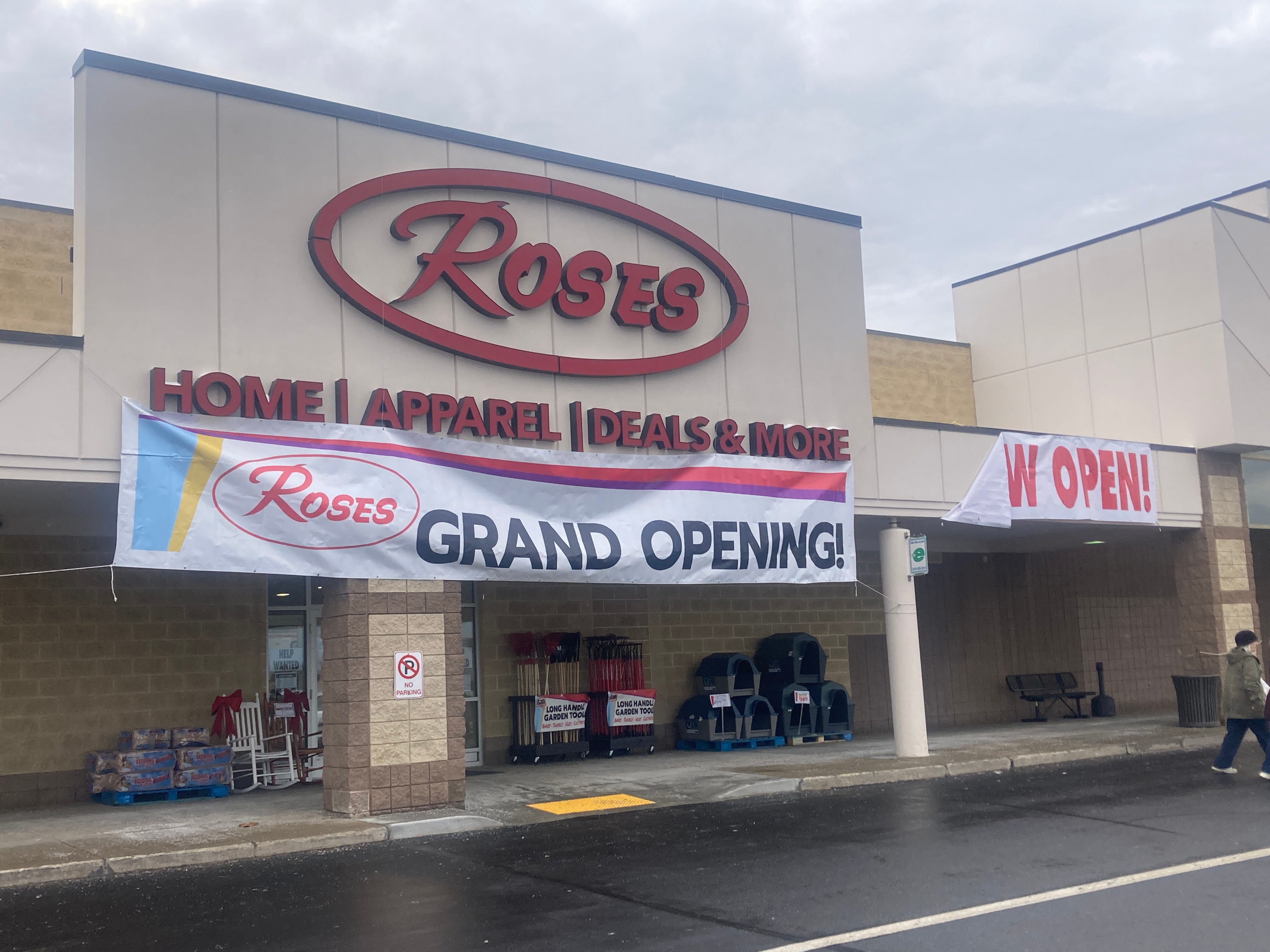 Roses Discount Store opens on Upper Peach in Summit Township