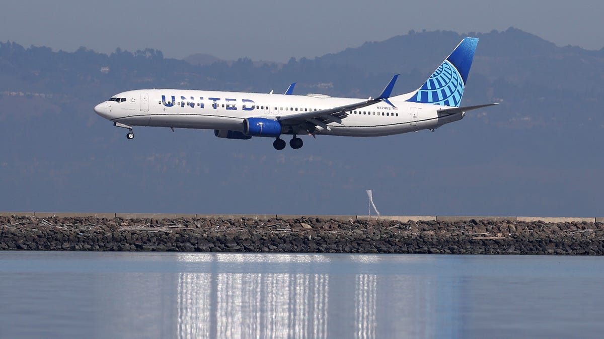 A United Airlines plane lands at San Francisco International Airport on October 19, 2022 in San Francisco, California. (Photo by Justin Sullivan/Getty Images)