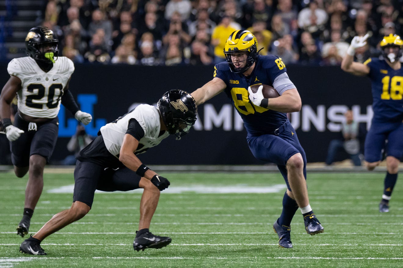Michigan tight end Luke Schoonmaker will enter the NFL Draft.
