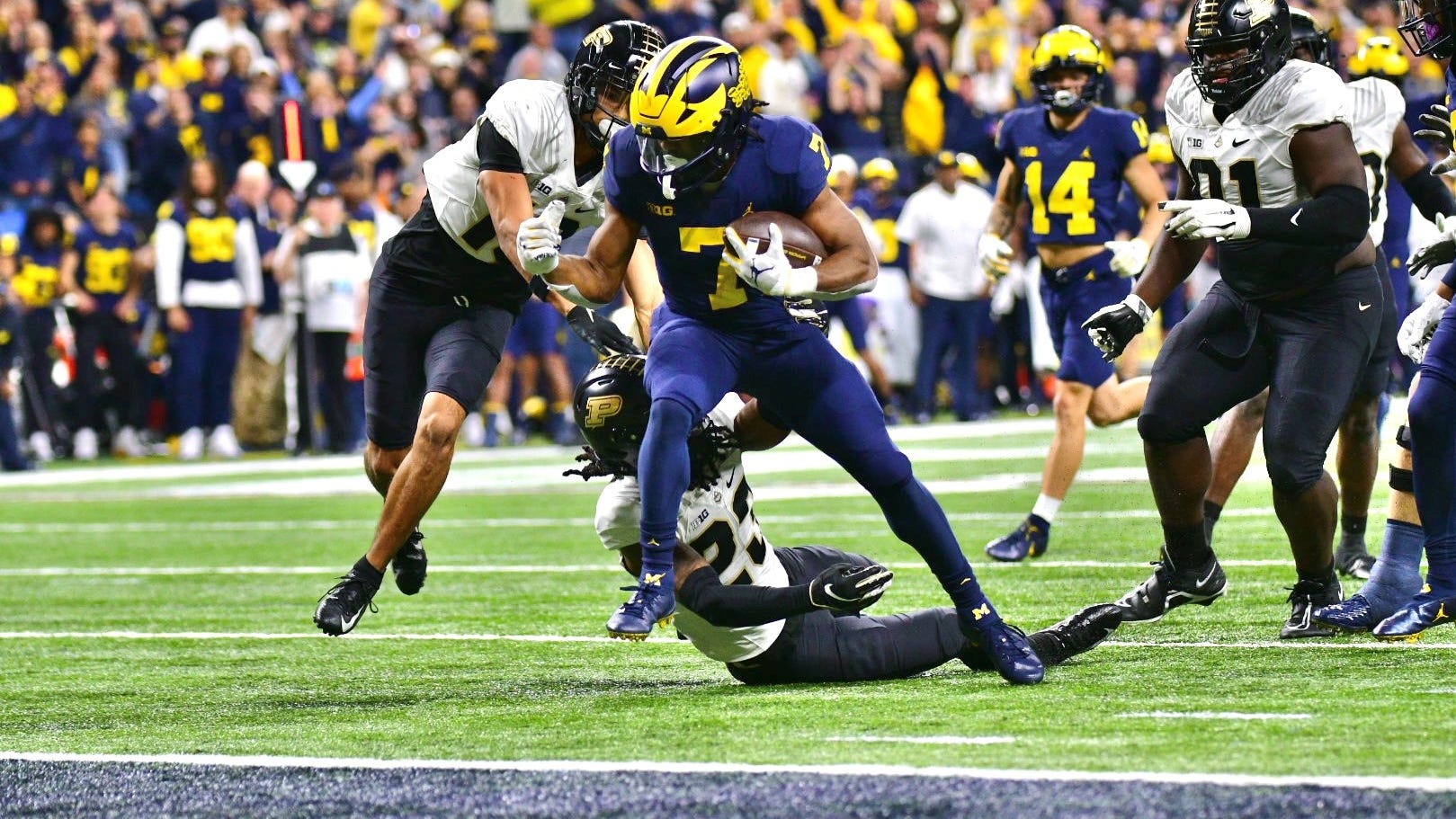 Live updates: Michigan increases lead to 36-19 in fourth quarter