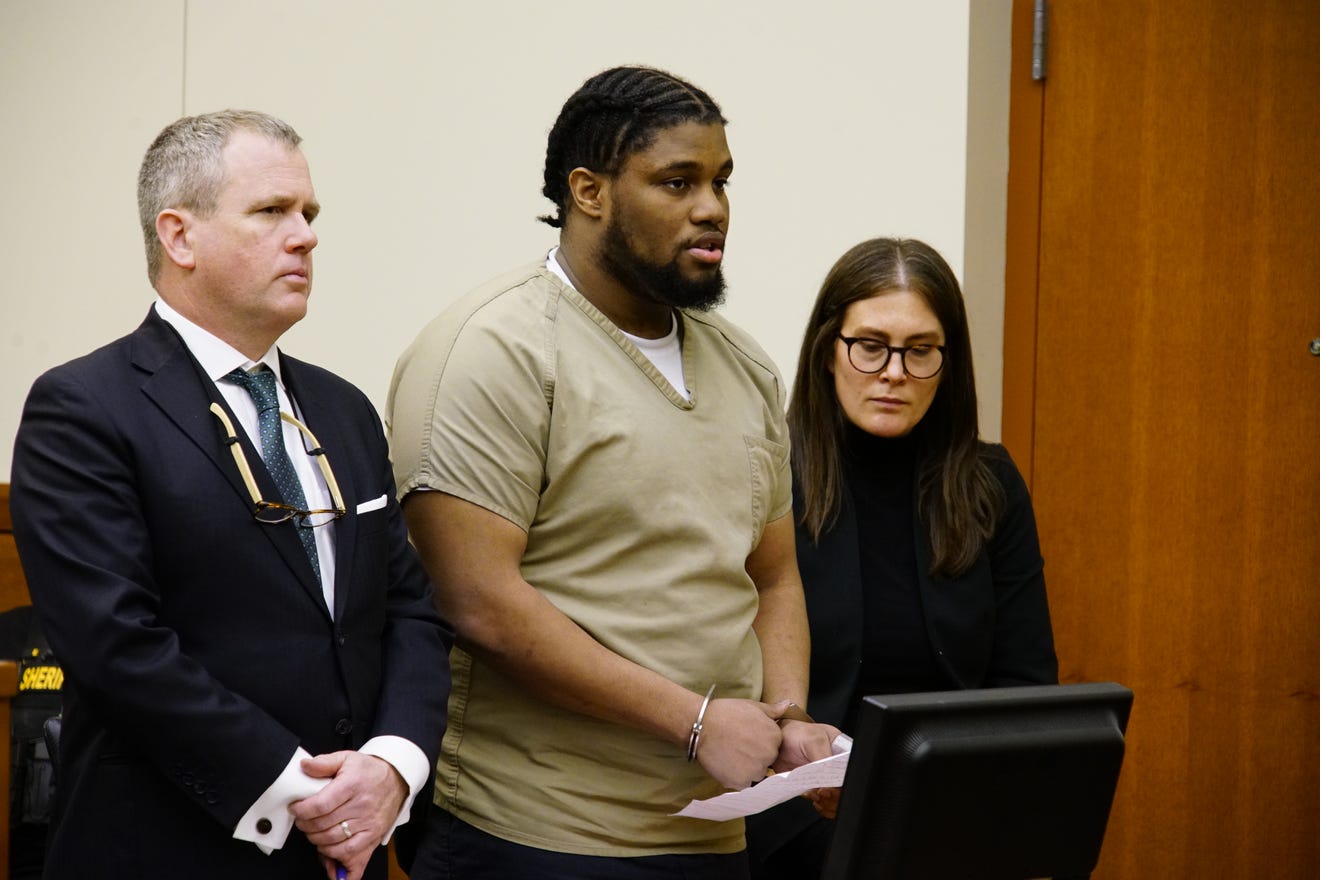 Columbus man gets 33 years to life in prison for robbery turned murder Columbus man gets 33 years to life in prison for robbery turned murder