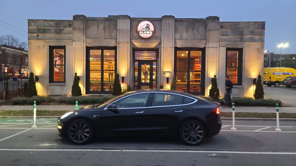 The Full Self-Driving (FSD) Tesla stops at Slows-to-Go so Payne can pick up a Yardbird sandwich.