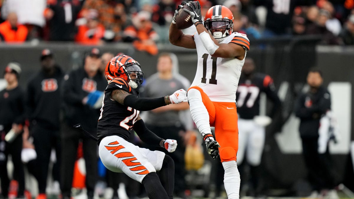 Browns Donovan PeoplesJones dialed in for opener against a favorite foe in Bengals Browns Donovan PeoplesJones dialed in for opener against a favorite foe in Bengals