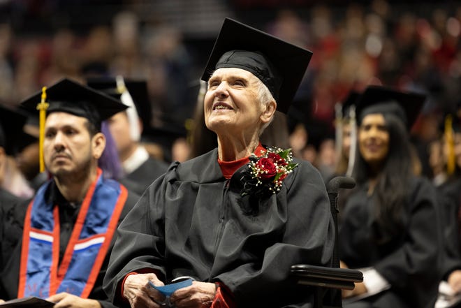 90-year-old great-grandmother to graduate from college at NIU