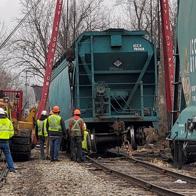 Last week workers at the trail derailment that took place near Woodlawn Avenue attempted to get the train back on the track on the C&M/Pennsylvania railroad line. The crew used large hooks in order to lift the rail cars into their correct position. Nobody was injured during the incident.