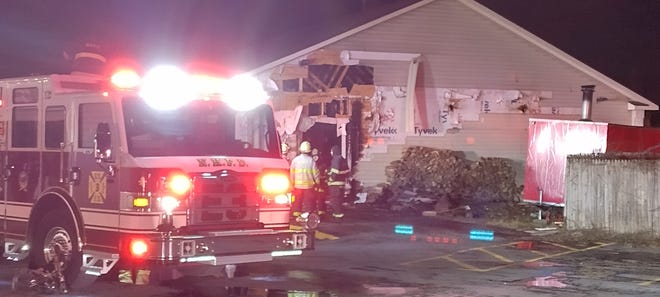 A fire broke out Saturday night at the popular New Hartford restaurant Mangia Macrina, which caused damage to the side of the building and left staff without a job.