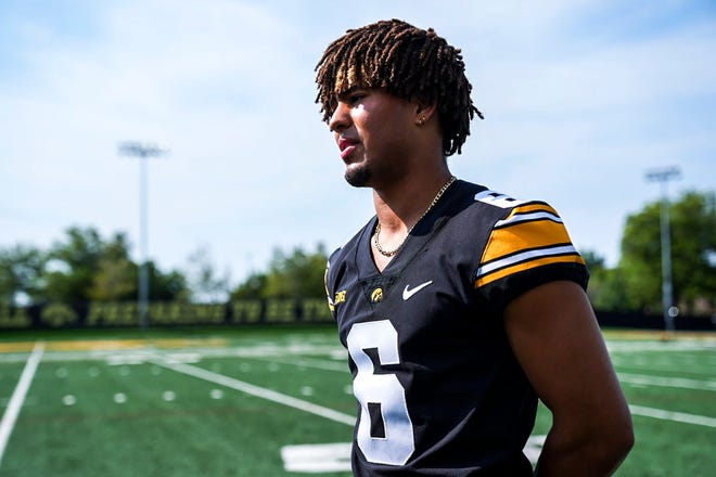 Former Iowa wide receiver Keagan Johnson announced Sunday on social media that he is transferring to Kansas State.