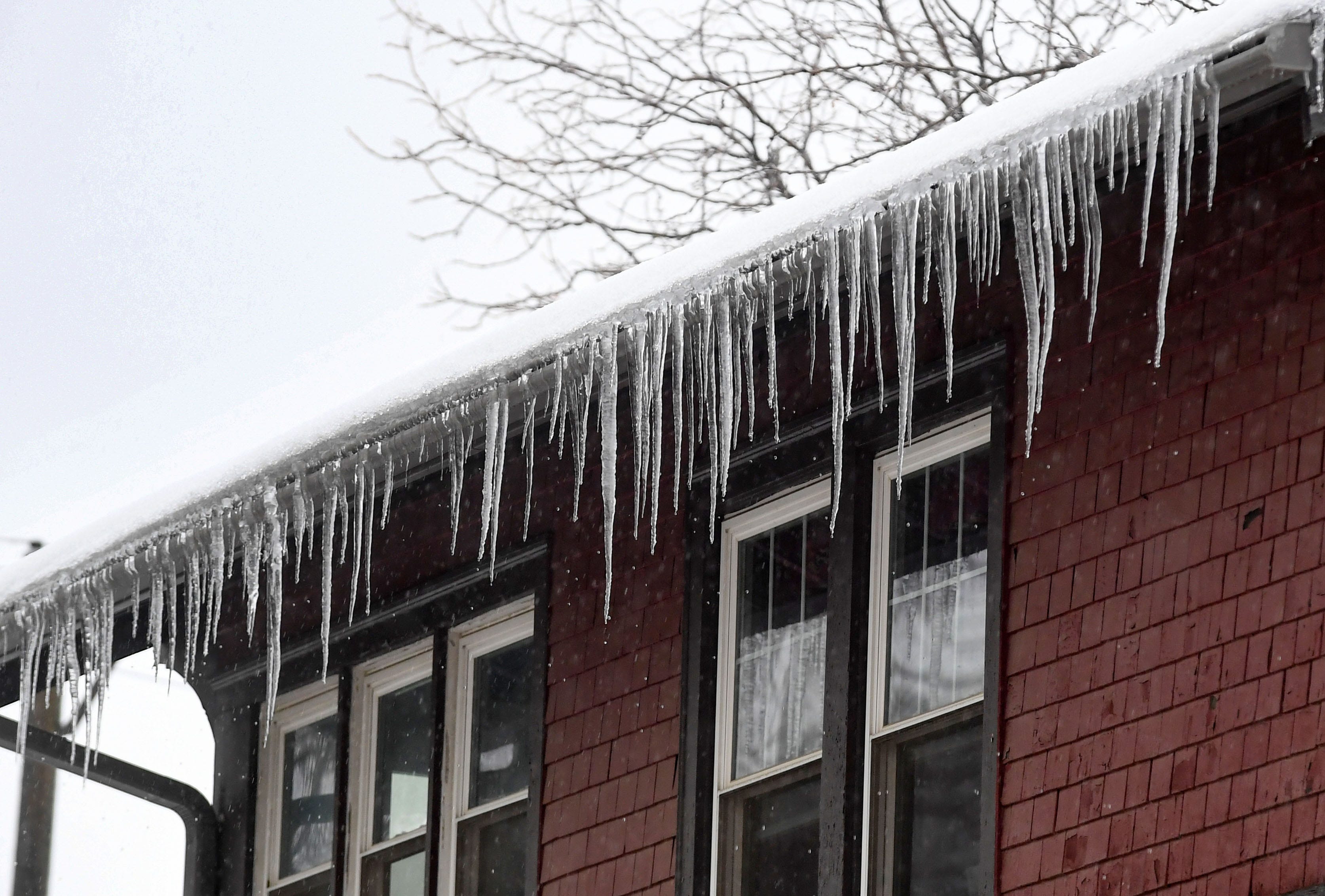 Heavy snow can cause headaches for homeowners: to protect your roof.