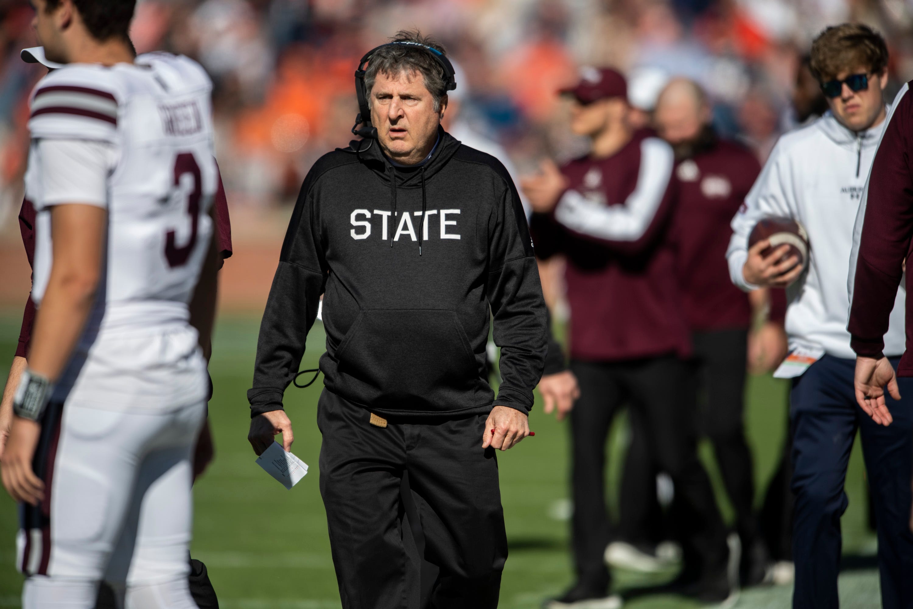 Mike Leach, Mississippi State football coach, dies at 61