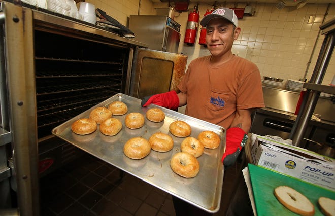 Οι κατασκευαστές του Belmont Bagels κυνηγούν το αμερικανικό όνειρο του τυριού κρέμα