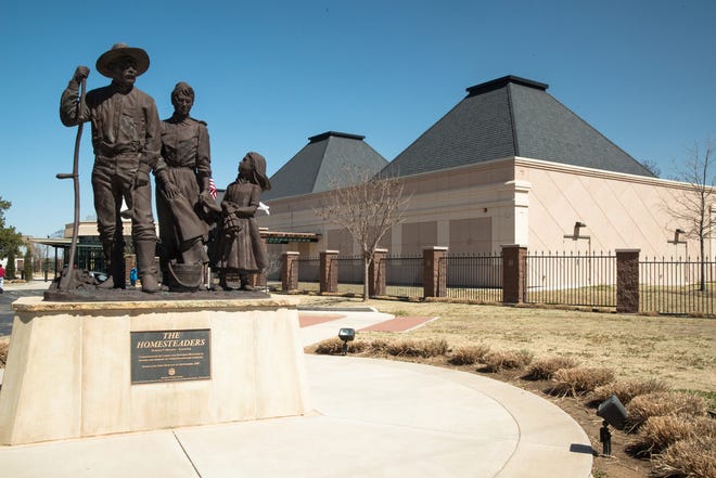 Regionální centrum dědictví Cherokee Strip v Enid vypráví příběh o historii severozápadní Oklahomy, počínaje Land Race v roce 1893.