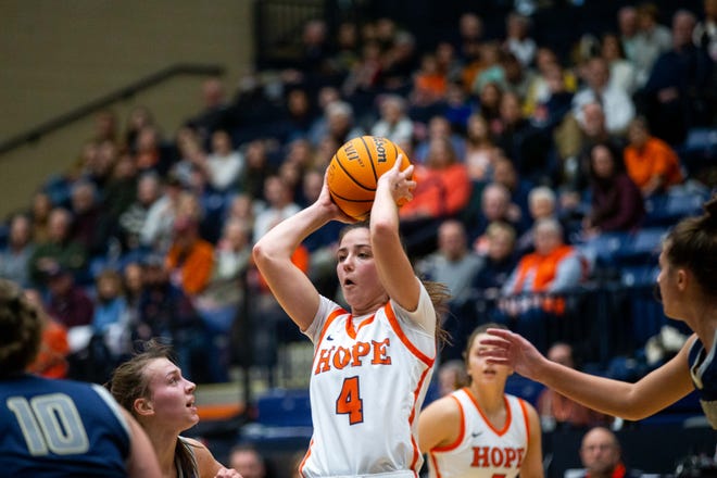 Hope College damesbasketbal leidt Alma achter Claire Baguley’s 26
