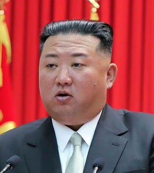 Korea Utara meluncurkan rudal balistik di lepas pantai timur