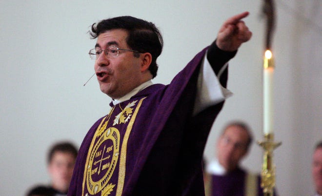 Pendeta anti-aborsi Pavone dicopot karena jabatan yang menghujat