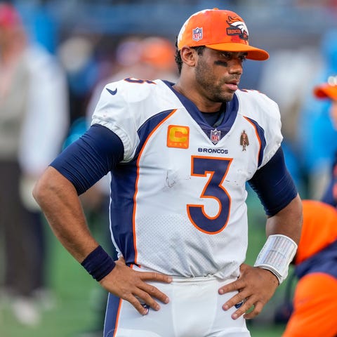 Broncos quarterback Russell Wilson watches the clo