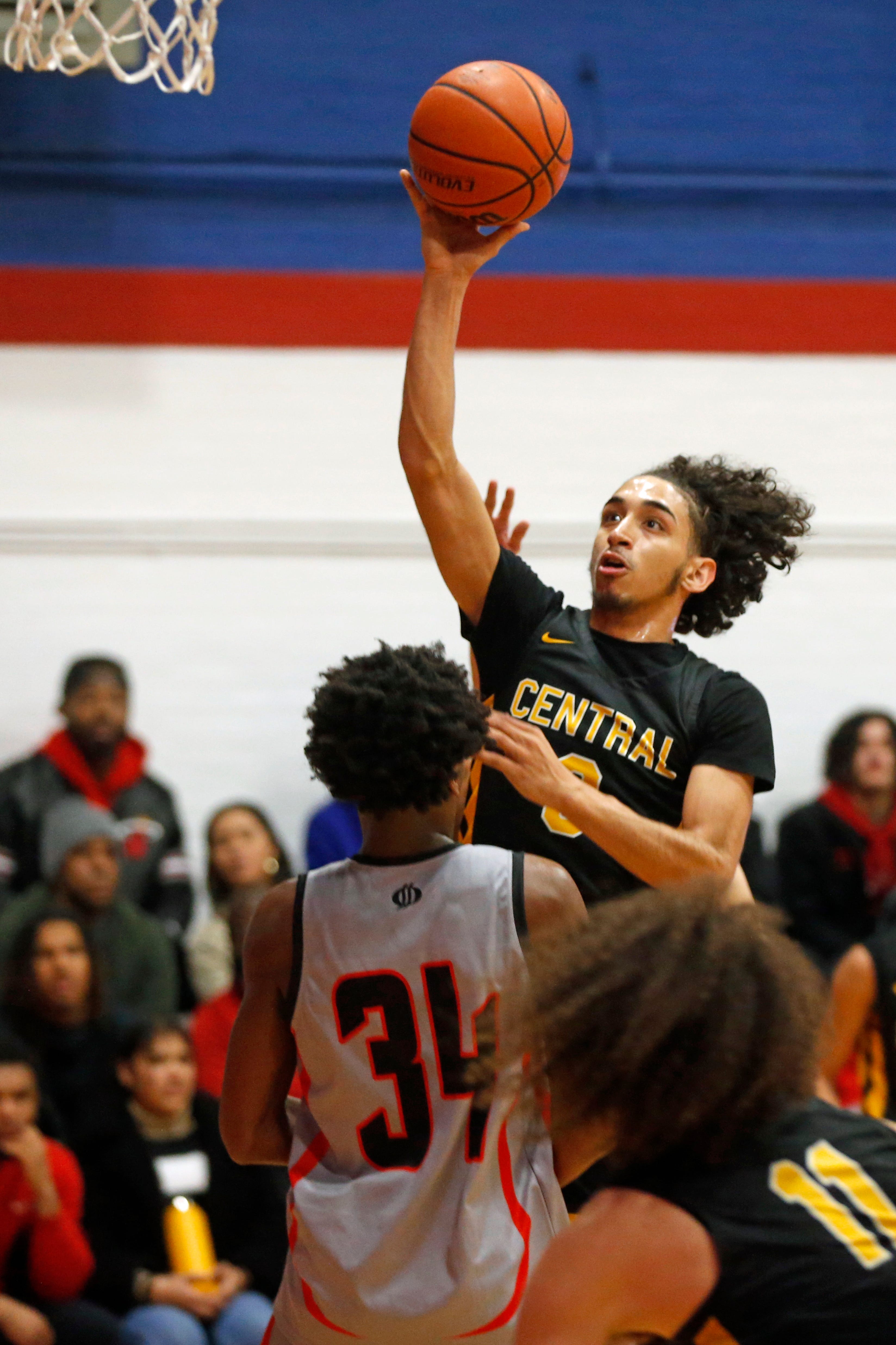bishop-hendricken-basketball-runs-over-division-i-foe-central-in-riil