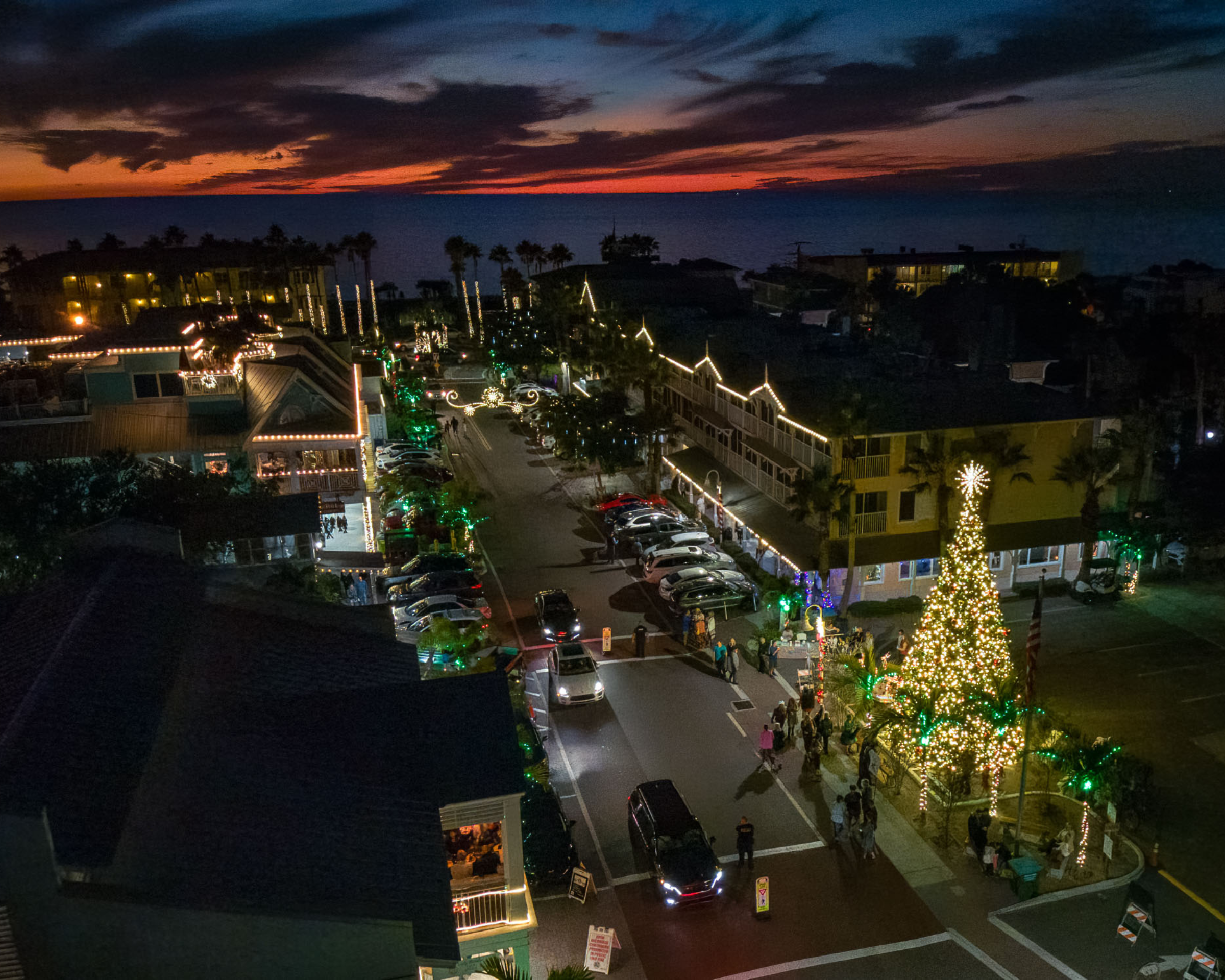 Best restaurants in Sarasota, Bradenton for holiday lights, family fun