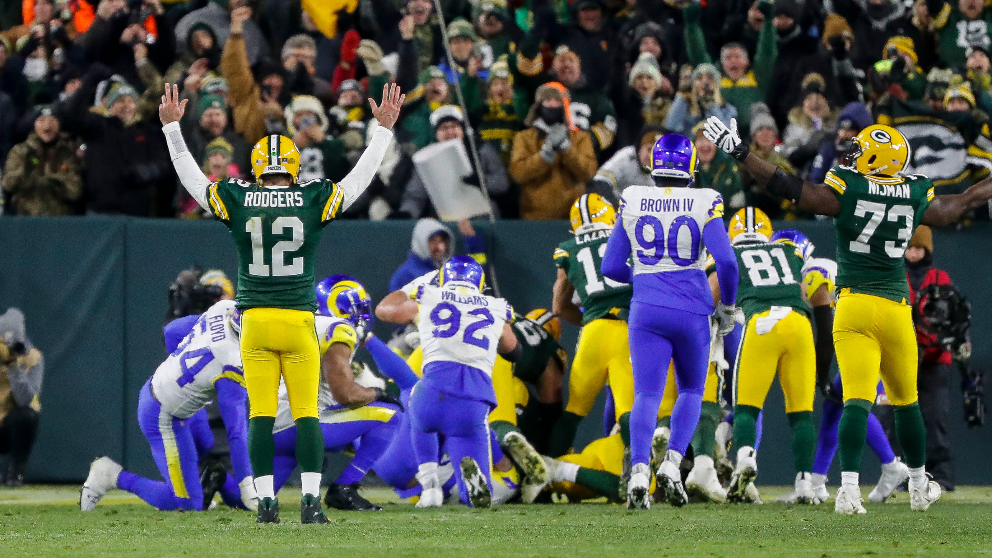 Green Bay Packers defeat Los Angeles Rams, keep playoff hopes intact