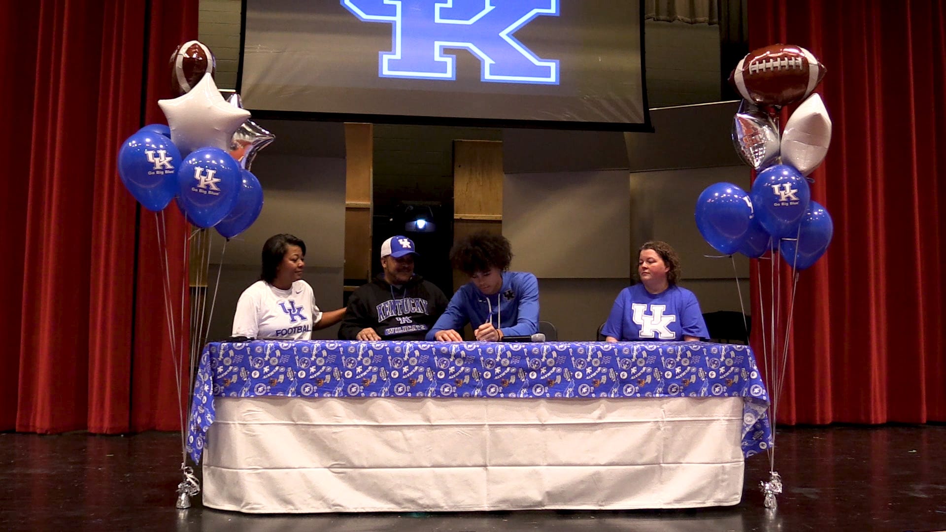 Kentucky football recruiting Watch PRP's Jakob Dixon sign with UK