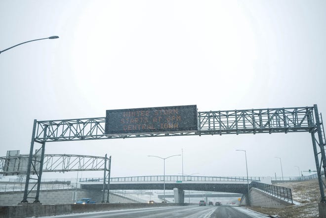 An Interstate 235 highway sign in Des Moines warns drivers about the upcoming storm on Wednesday.
