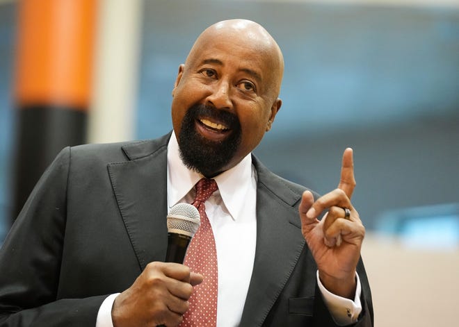 Indiana University head basketball coach Mike Woodson speaks before the game against the Crispus Attucks Tigers and Shortridge Blue Devils on Tuesday, Dec. 27, 2022  at Broad Ripple High School in Indianapolis. The Crispus Attucks Tigers defeated the Shortridge Blue Devils, 71-53, in the IPS Showcase Classic. 