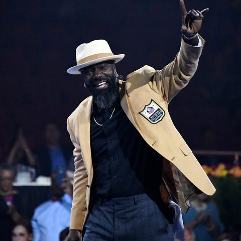 Ed Reed celebrates after receiving his Hall of Fam