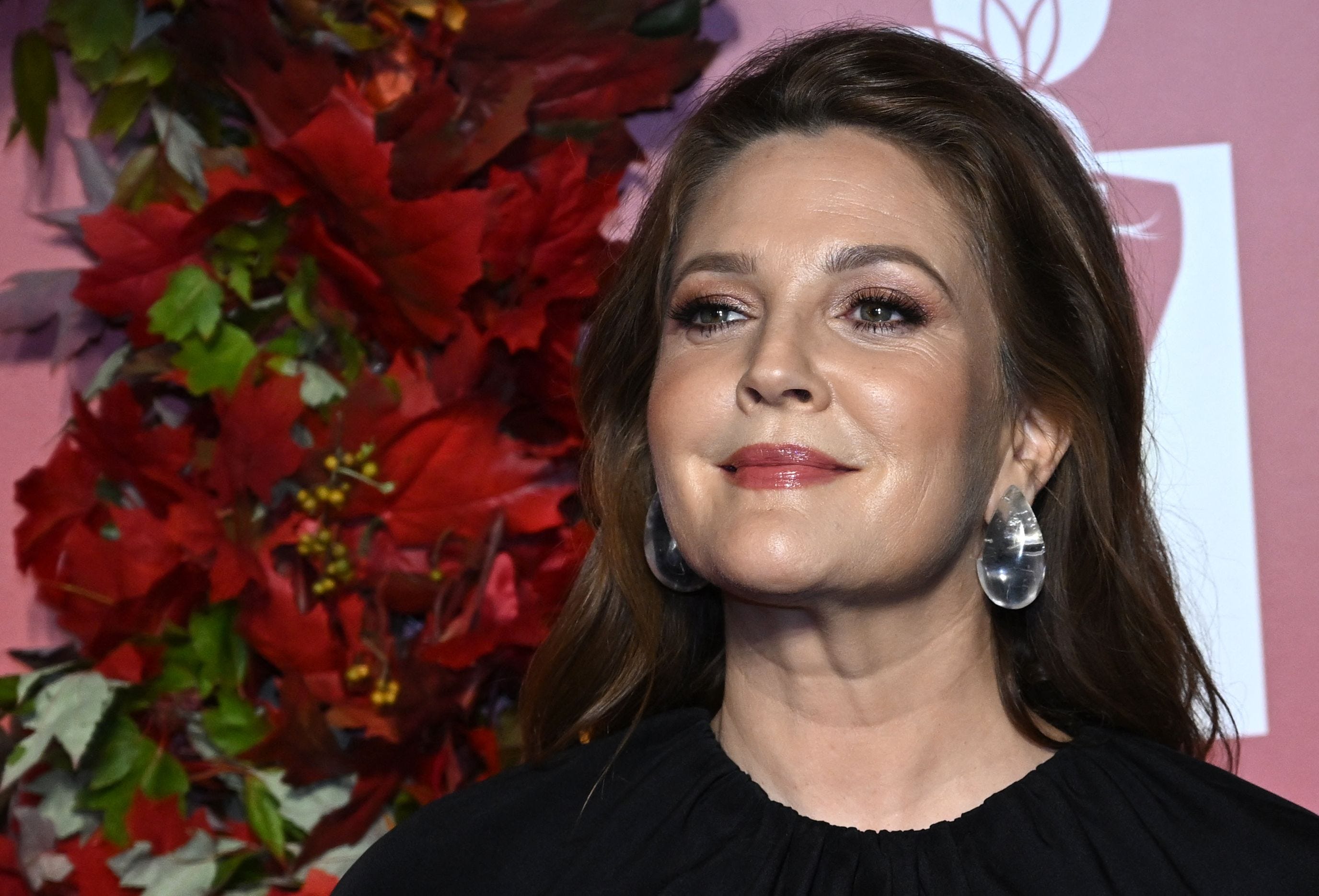 Drew Barrymore has hilarious reaction to Hugh Grant dissing her singing