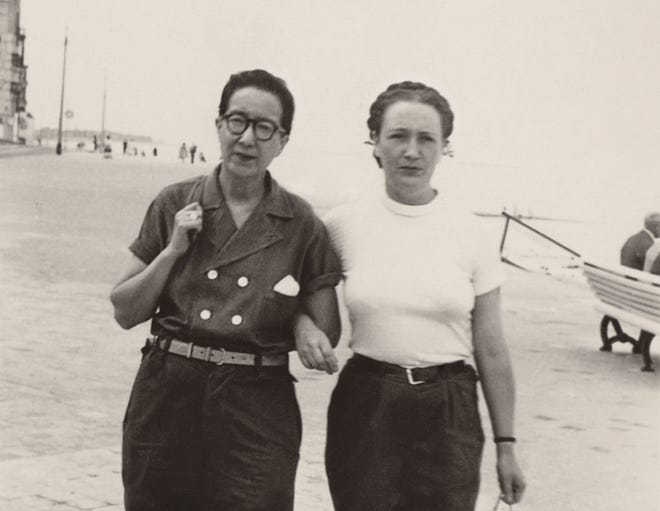Nadine Huang, solda ve Nellie Musset Voss, 1944 Noel arifesinde Almanya'daki Ravensbrück toplama kampında birbirlerine aşık oldular.