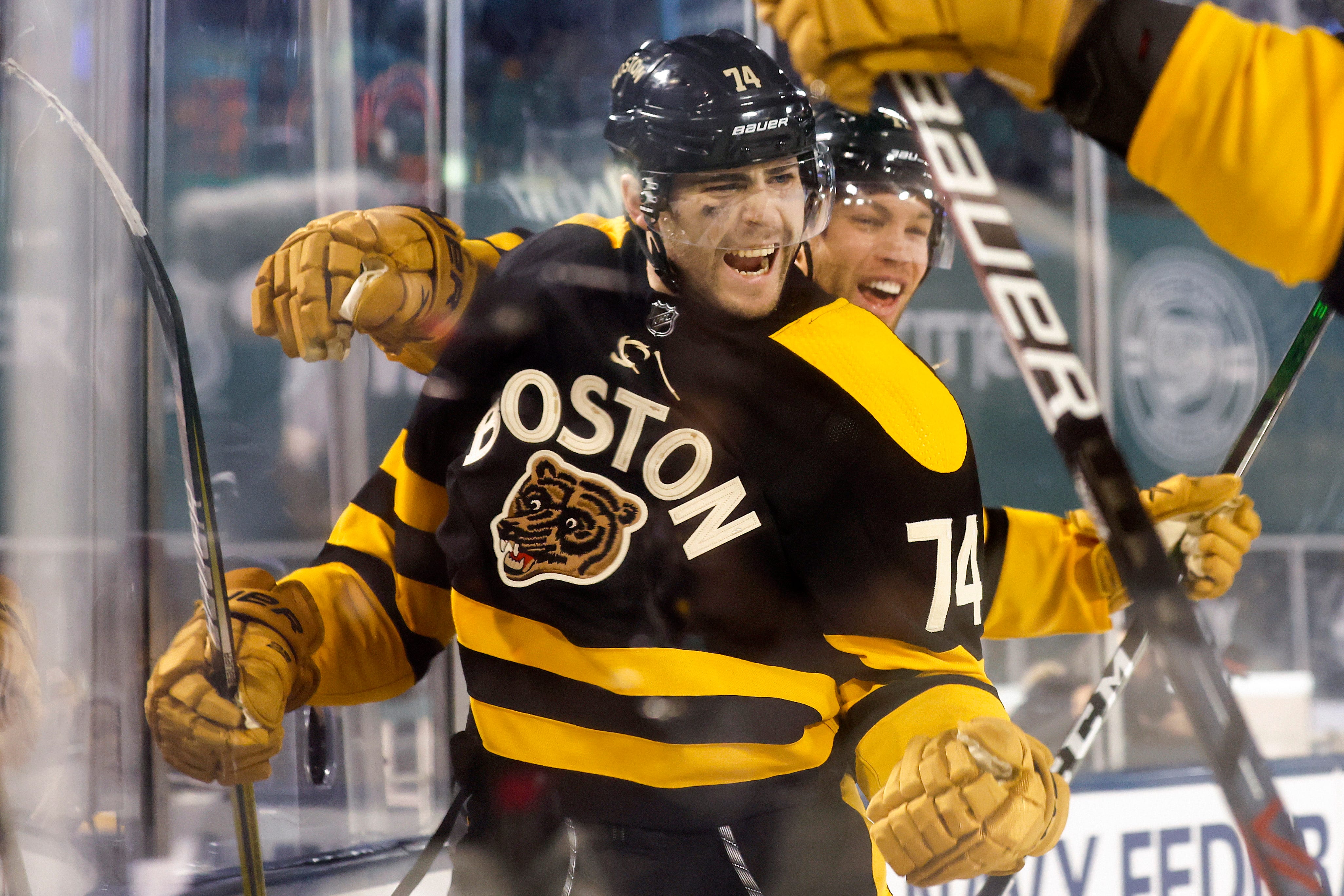 Winter Classic winners, losers: Bruins stay strong, Penguins sliding