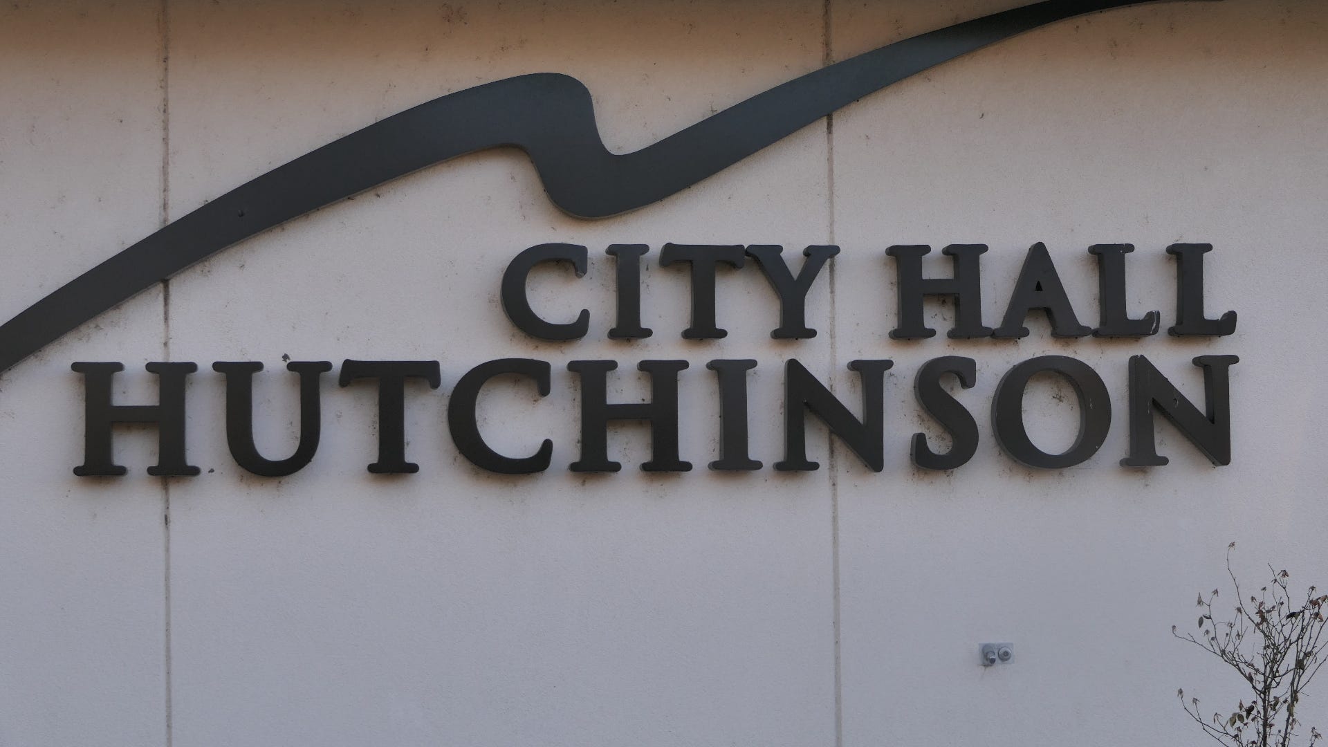 City of Hutchinson to close some offices for two hours