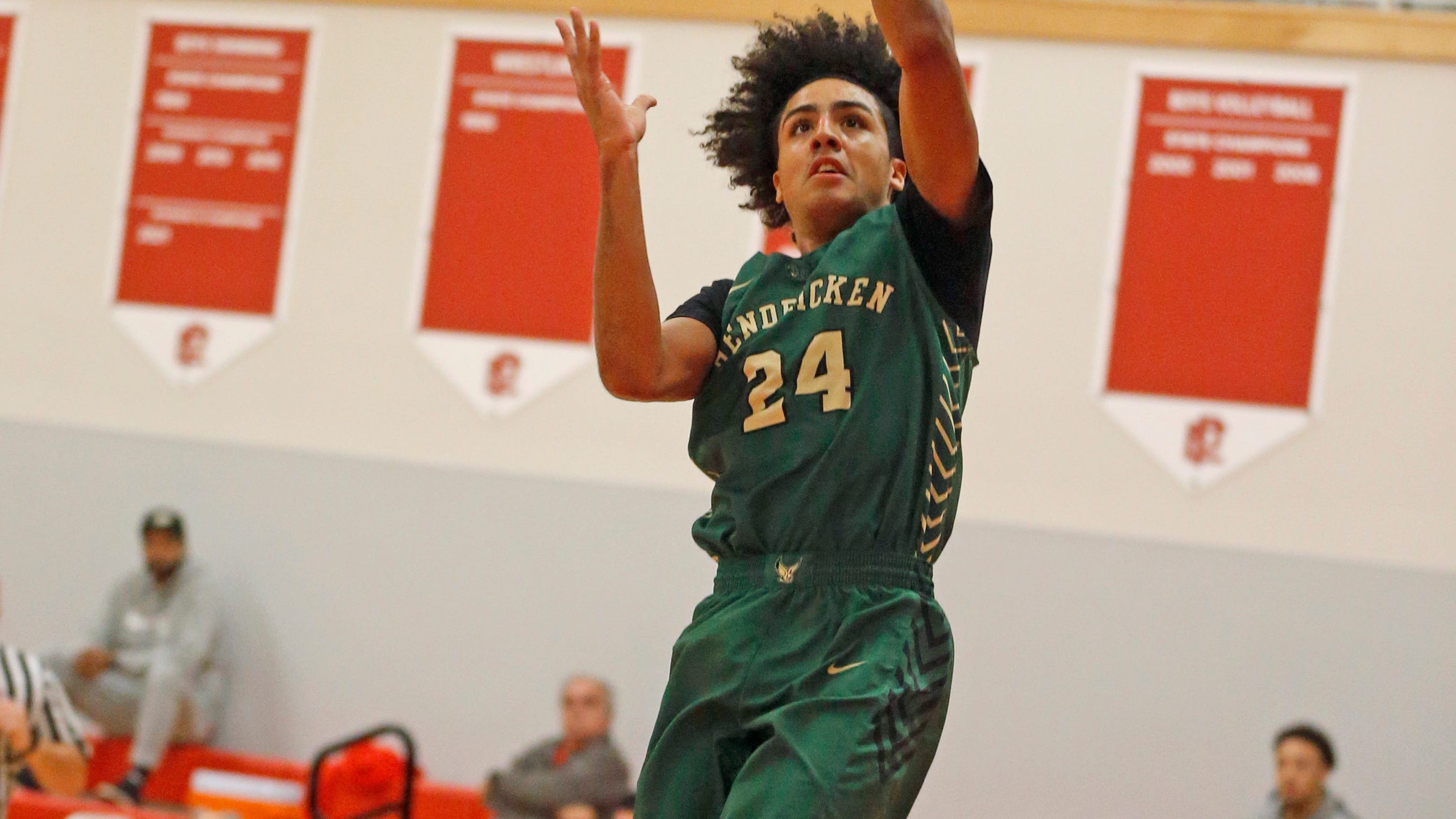 Bishop Hendricken Basketball Runs Over Division I Foe Central In RIIL bishop-hendricken-basketball-runs-over-division-i-foe-central-in-riil