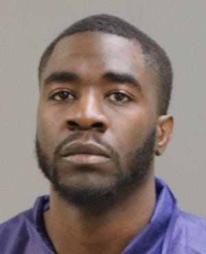Pria Detroit yang dituduh menodongkan senjata ke polisi Warren didakwa