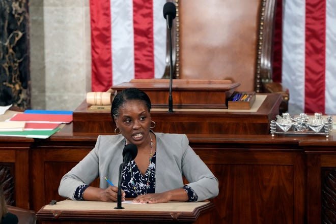 House of Representatives reading clerk Tylease Alli calls the roll during the eighth round of voting for speaker in the House chamber as the House meets for the third day to elect a speaker and convene the 118th Congress in Washington, Thursday, Jan. 5, 2023.