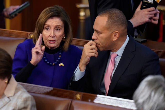 Rep. Hakeem Jeffries, D-N.Y., right, talks with Rep. Nancy Pelosi, D-Calif., during the eighth vote in the House chamber as the House meets for the third day to elect a speaker and convene the 118th Congress in Washington, Thursday, Jan. 5, 2023.