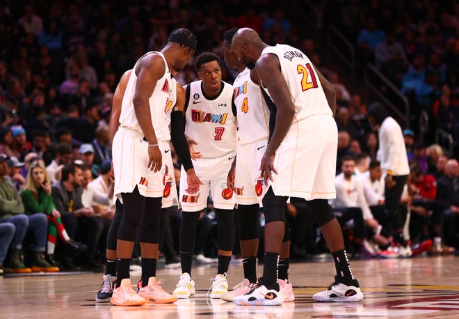 January 6, 2023; Phoenix, Arizona, USA; Miami Heat guard Kyle Lowry (7) huddles with his teammates against the Phoenix Suns in the first half at the Footprint Center. Mandatory credit: Mark J. Rebilas-USA TODAY Sports