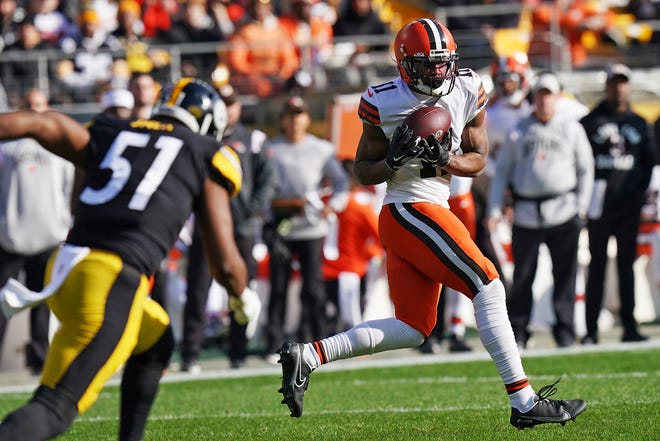 Cleveland Browns wide receiver Donovan Peoples-Jones (11) catches a pass from quarterback Deshaun Watson during the first half of an NFL football game against the Pittsburgh Steelers in Pittsburgh, Sunday, Jan. 8, 2023. (AP Photo/Matt Freed)