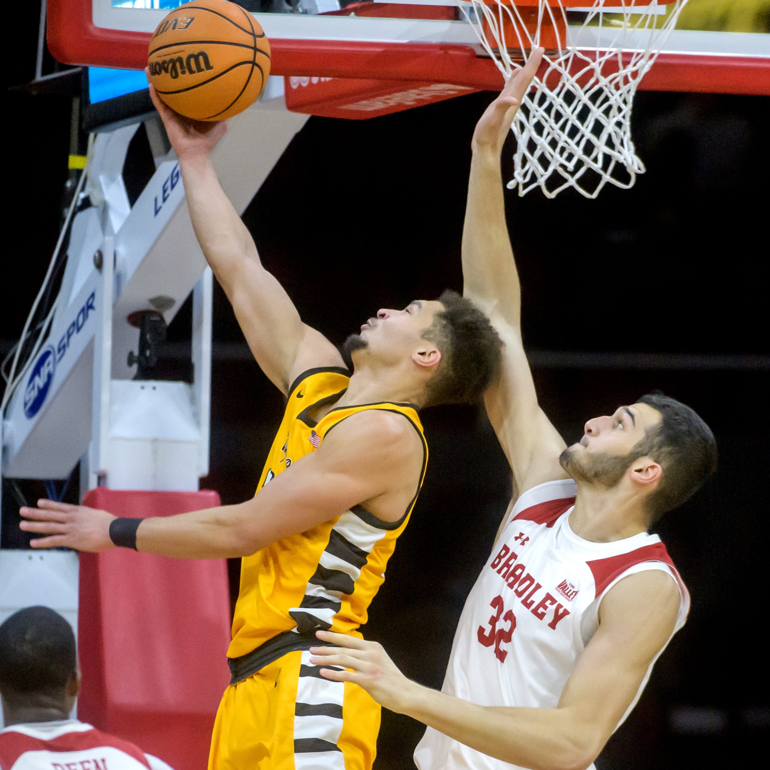 Bradley's Ahmet Jonovic (32) defends against Valpo's Kobe King in the second half Saturday, Jan. 7, 2023 at Carver Arena. The Braves defeated the Beacons 88-66.