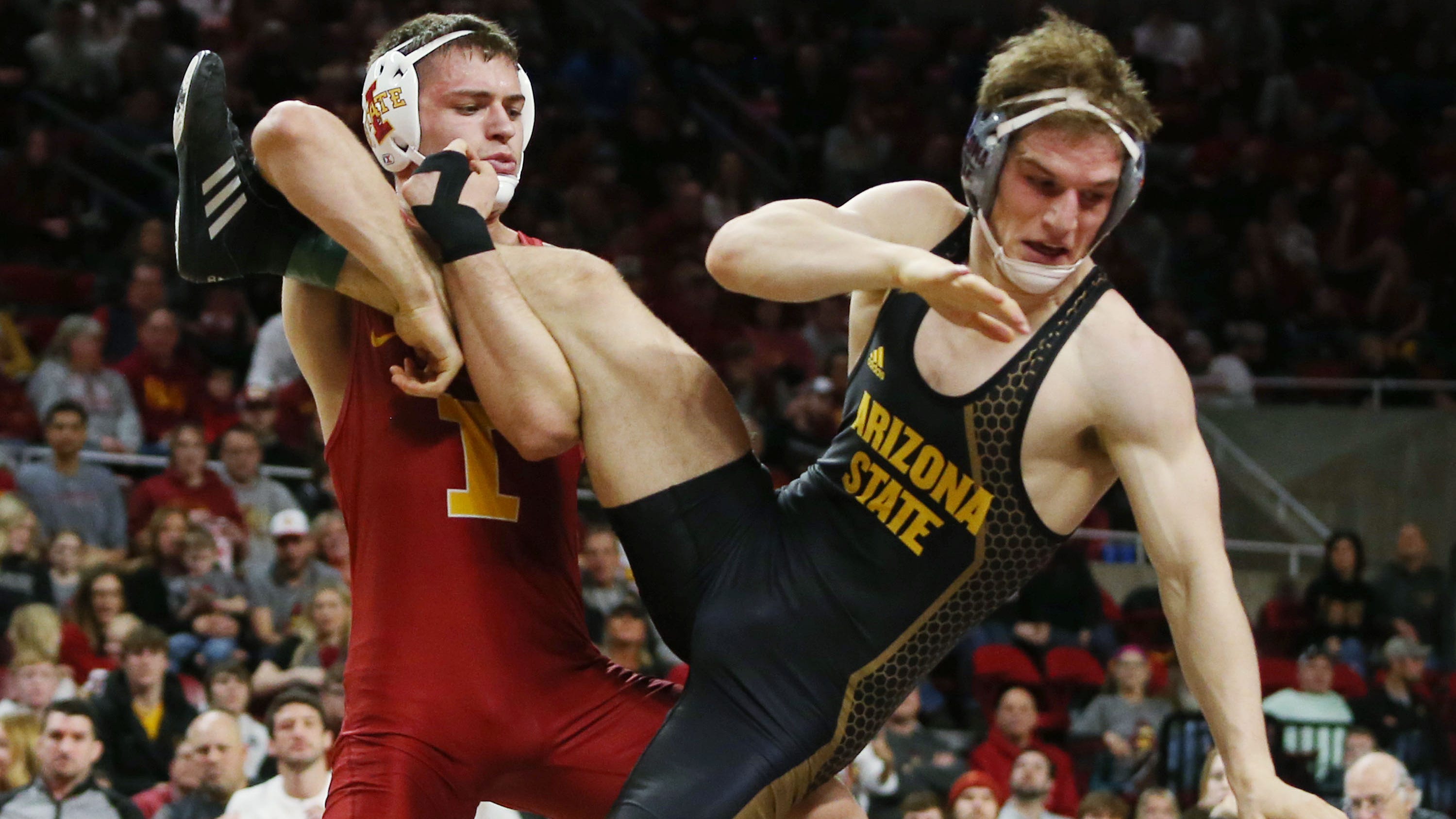 Iowa State wrestlers beat Arizona State 19-15 at Hilton Coliseum