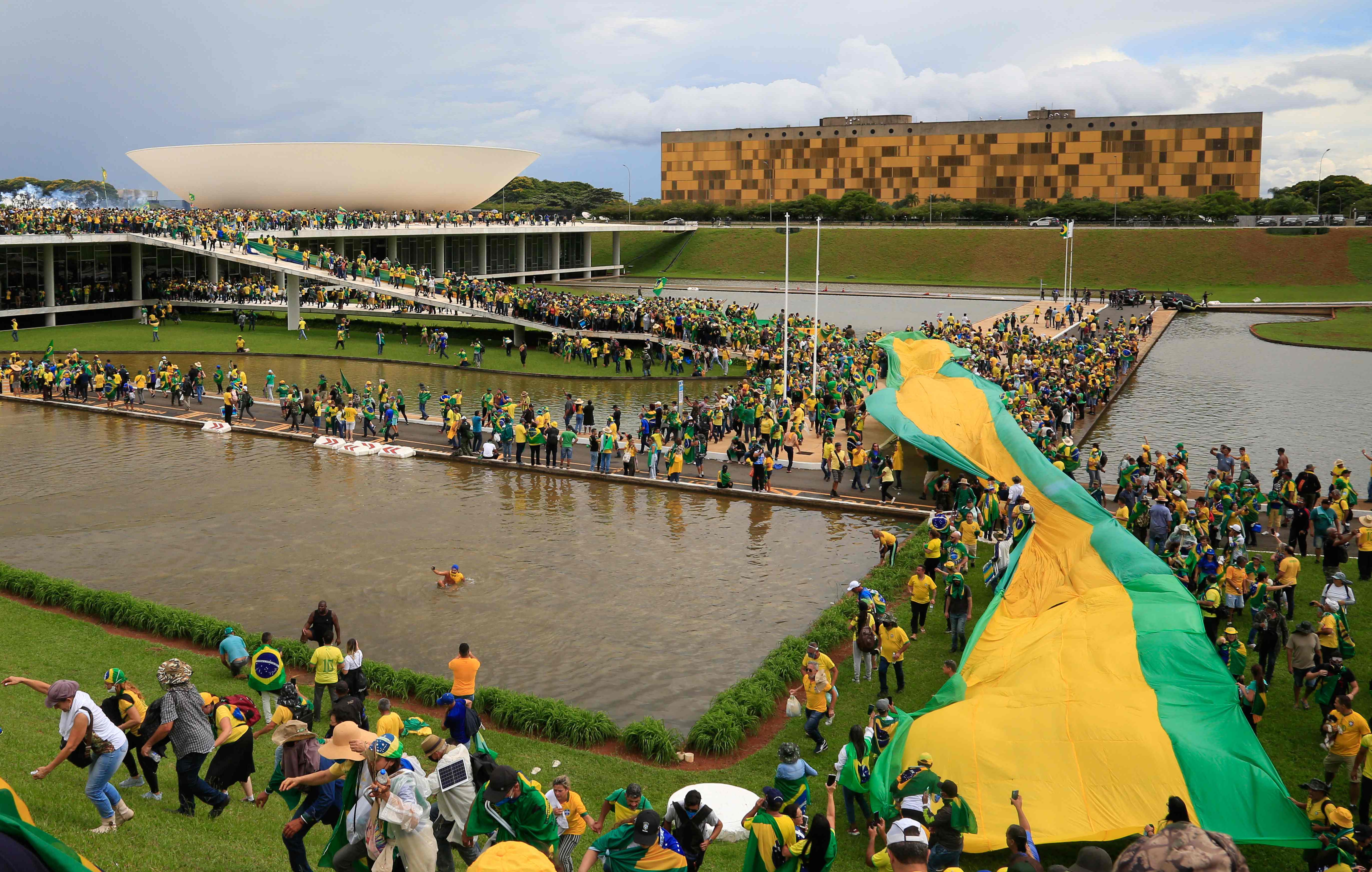 Thousands of supporters of former President Jair Bolsonaro invade the National Congress in Brasilia.