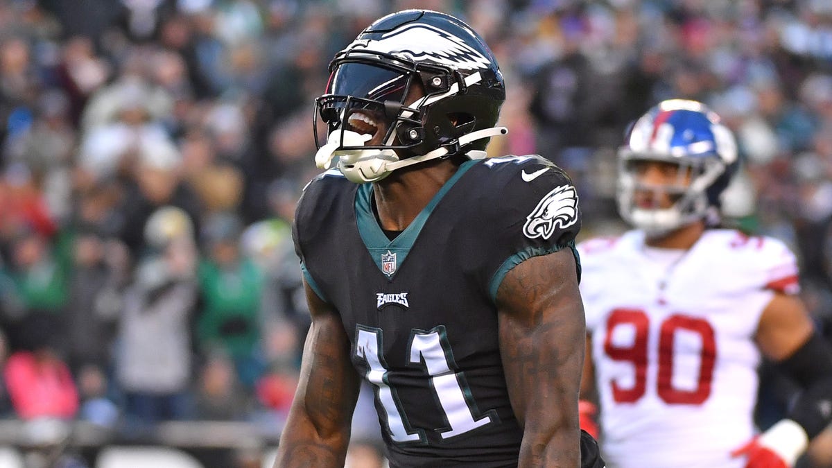 Philadelphia Eagles wide receiver A.J. Brown (11) reacts after maiking a catch against the New York Giants during the first quarter at Lincoln Financial Field.
