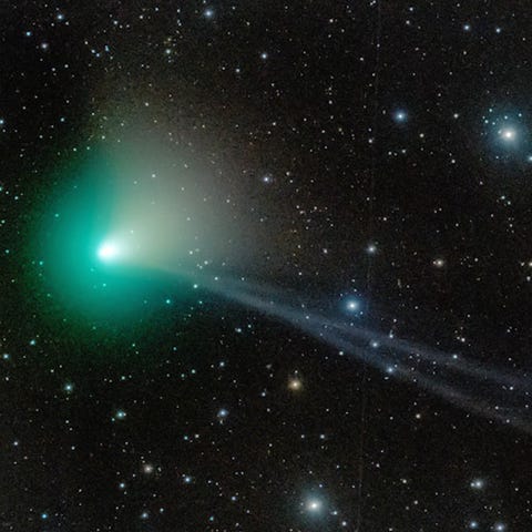 This newly-discovered green comet is nearing Earth