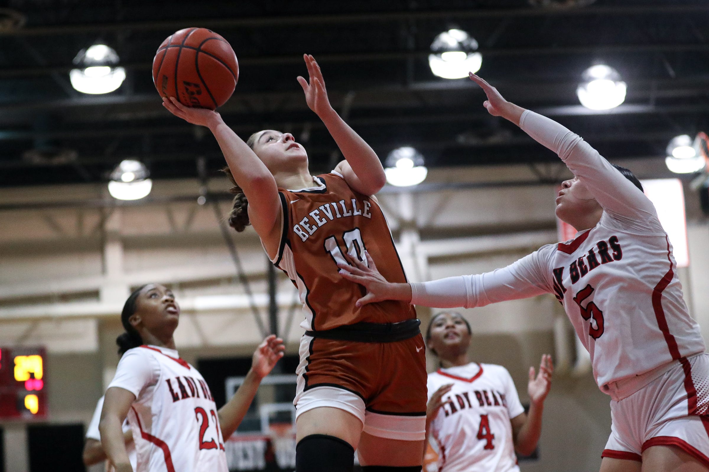 Beeville girls stay perfect in district with comeback against West Oso