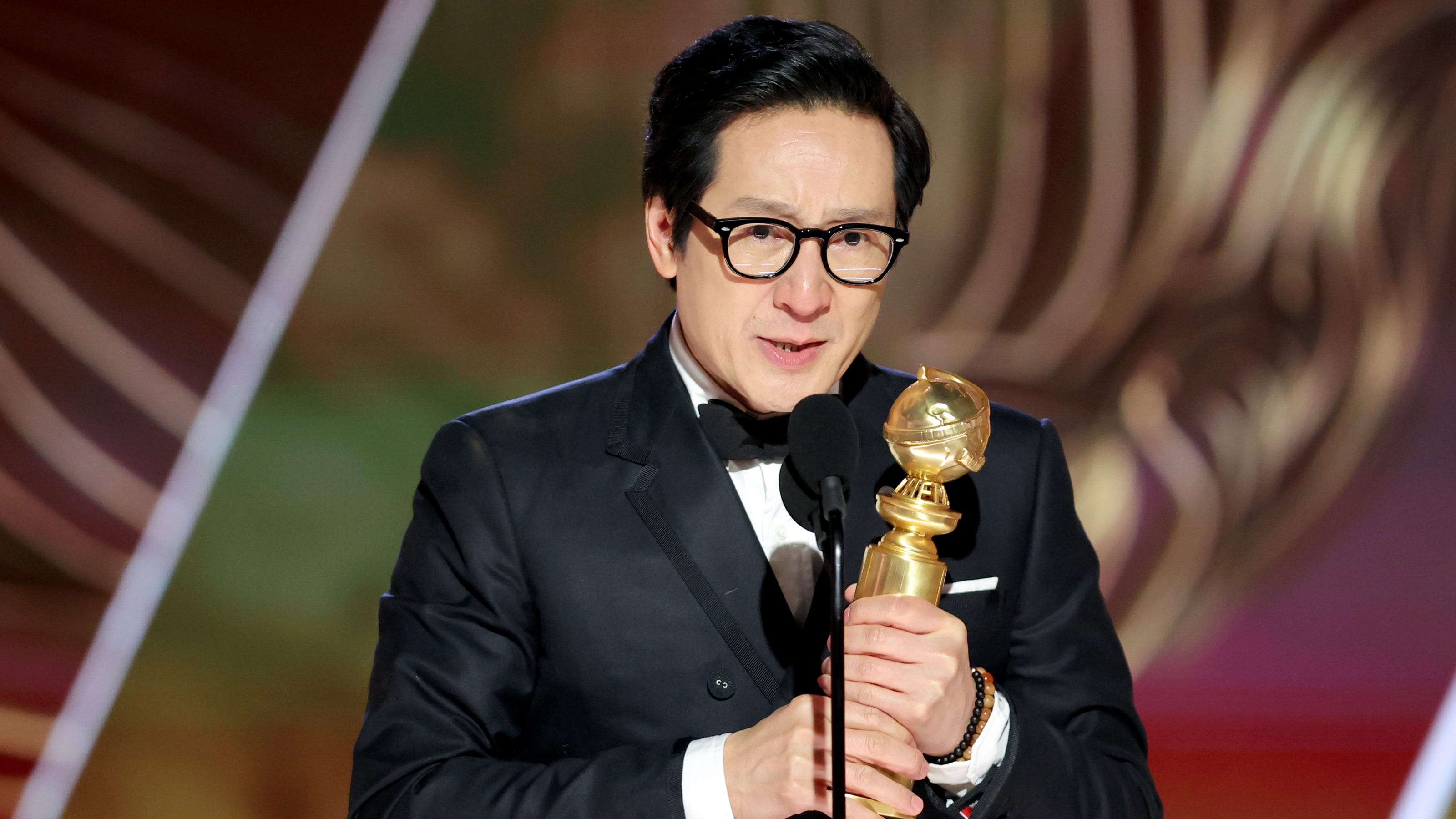'Everything Everywhere All at Once' star Ke Huy Quan breaks down in tears at Golden Globes win