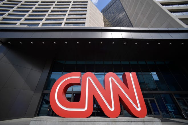 CNN meninggalkan gedung CNN Center di pusat kota Atlanta
