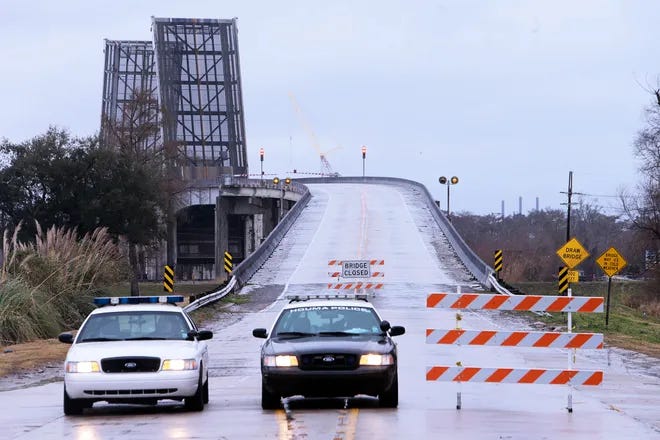 Authorities recover body of man thought to have jumped from Houma bridge
