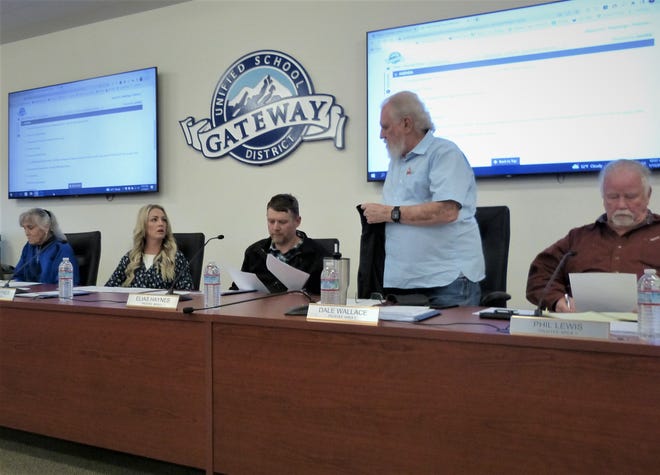 The Gateway Unified School District board of trustees voted Thursday to stop violating the state's open meeting law.
