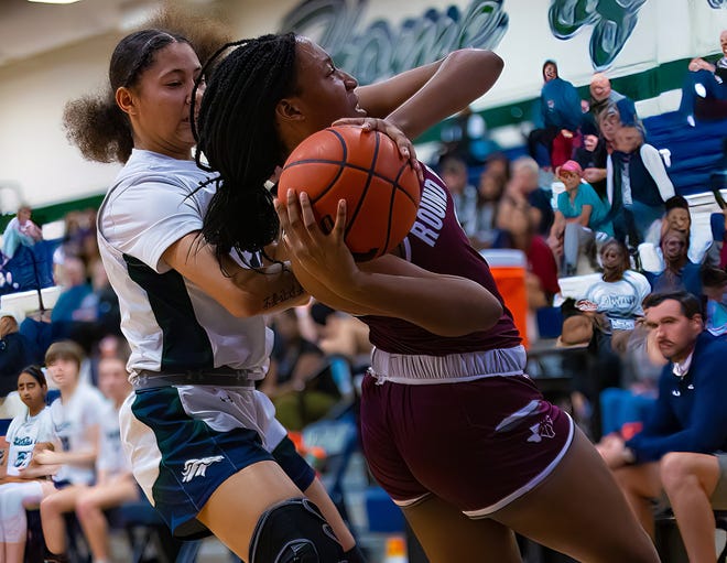 Round Rock's Danaë Jones tries unsuccessfully to stay inbounds after an offensive rebound when Sarah Hawkins struggles with her for the ball.