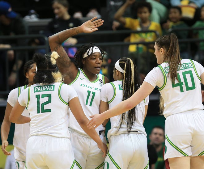 Oregon's Taylor Hosendove, center, celebrates a play with teammates during the first half against Washington State on Jan. 15, 2022, at Matthew Knight Arena in Eugene.