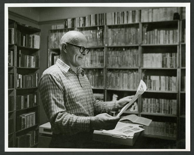Bill Blackbeard อ่านจากคอลเลกชันของเขาซึ่งเป็นส่วนหนึ่งของ San Francisco Academy of Comic Art Collection ที่ Billy Ireland Cartoon Library & Museum