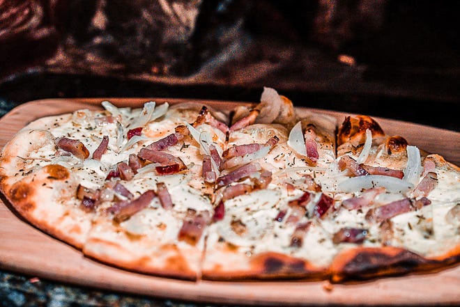 Le restaurant français La Goulue a commencé à servir des pizzas fines et croustillantes